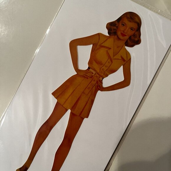 Bette Davis Paper Doll – 5 Outfits and Accessories (New, Original Packaging)‎ - Picture 2 of 8